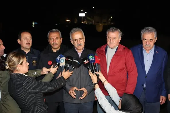 Bakanlar Uraloğlu ve Bak, Rize İkizdere Yolunda İncelemelerde Bulundu