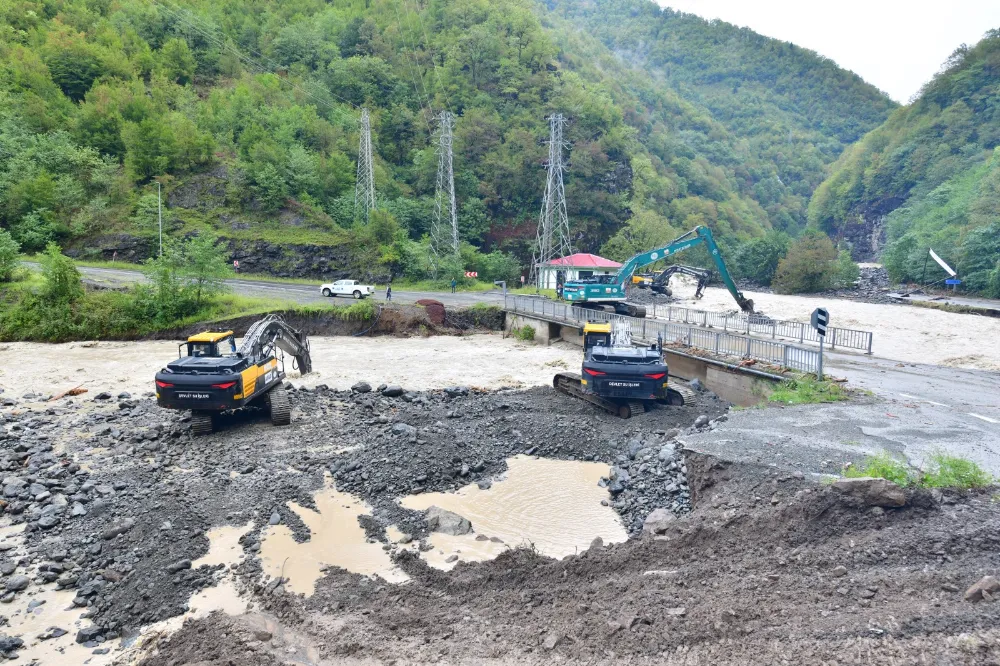 Borçka-Macahel Yolu’nda Çalışmalar Tüm Hızıyla Devam Ediyor