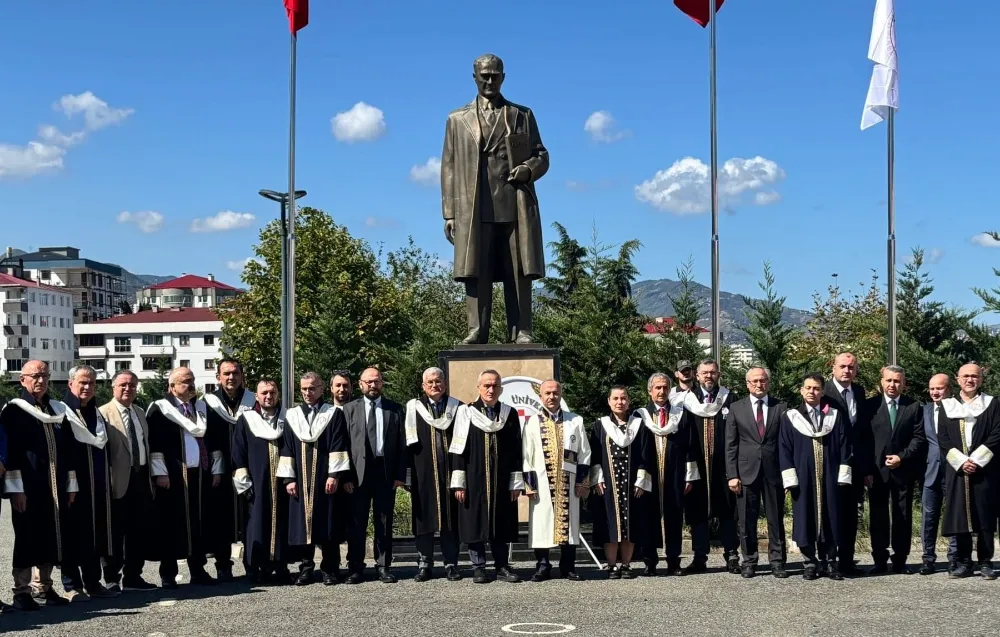 Trabzon Üniversitesi’nde 2025-2026 Akademik Yılı Çelenk Sunma Töreni ile Başladı