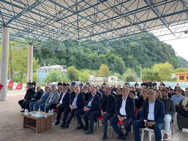 CHP Kemalpaşa Kongresi’nde Yoldaş Gümüşkaya yeniden başkan seçildi, birlik mesajları ön planda!