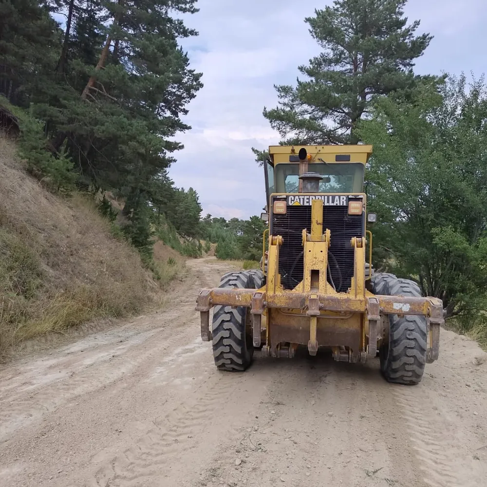 Şenkaya’da Yol Bakım Çalışmaları Devam Ediyor