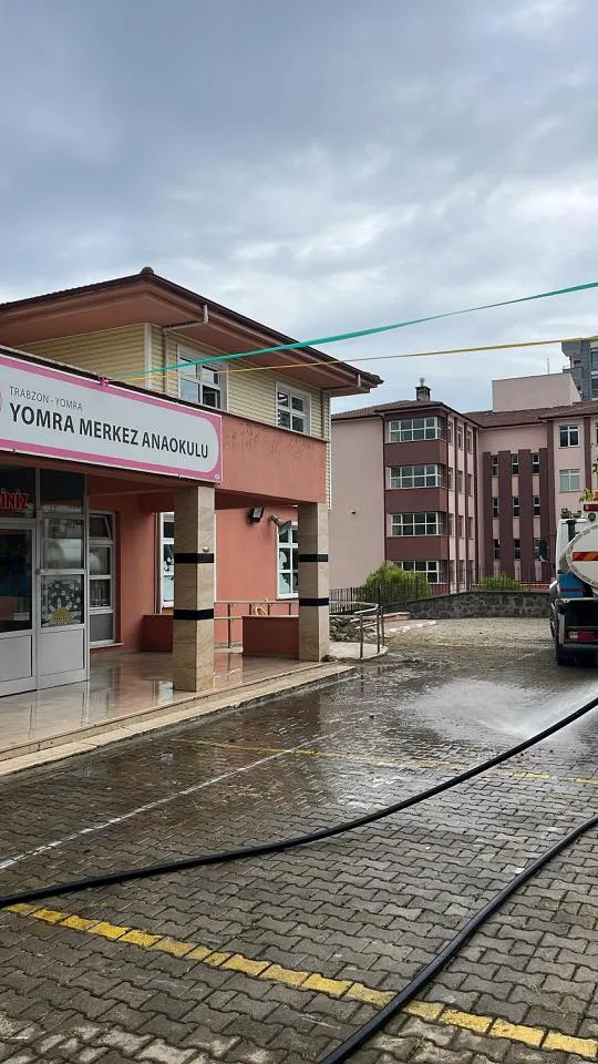 Yomra Belediyesi, Okullarda Yeni Eğitim Yılı Öncesi Kapsamlı Temizlik Çalışmaları Yapıyor