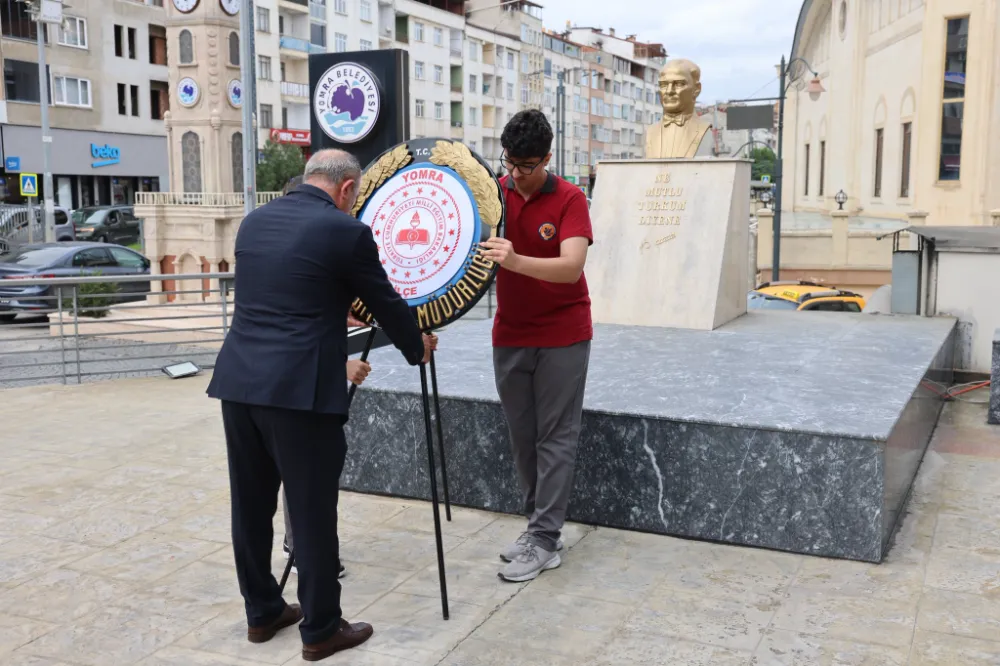 Yomra’da İlköğretim Haftası Atatürk Anıtı’nda Kutlandı