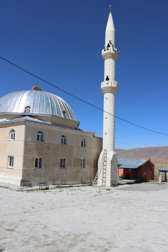 Karaşeyh Mahallesi Camii Avlusu ve Lavabolar Modern Hale Getirildi