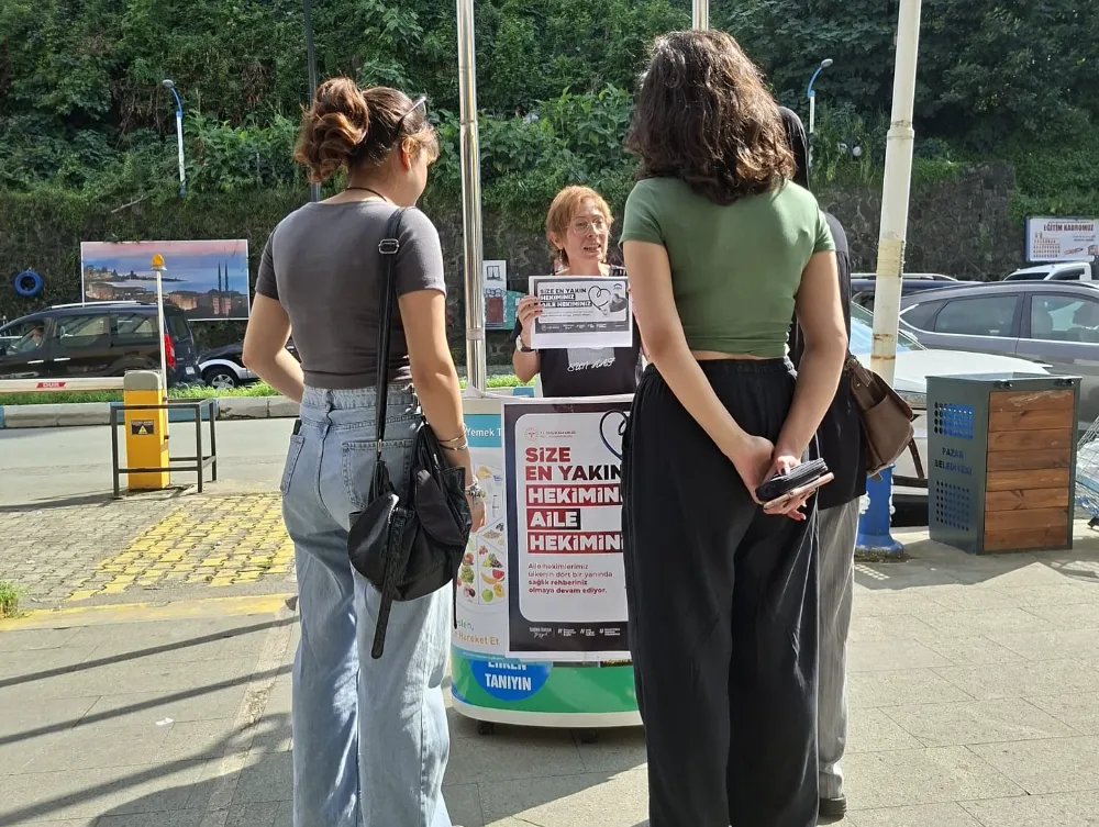 Rize’de Halk Sağlığı Haftası Etkinlikleri Kapsamında Aile Hekimleri Vatandaşlarla Buluştu