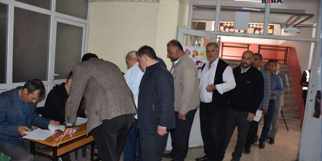 Bitlis’te ticaret ve sanayi oda seçimleri için meslek grupları sandık başına gitti