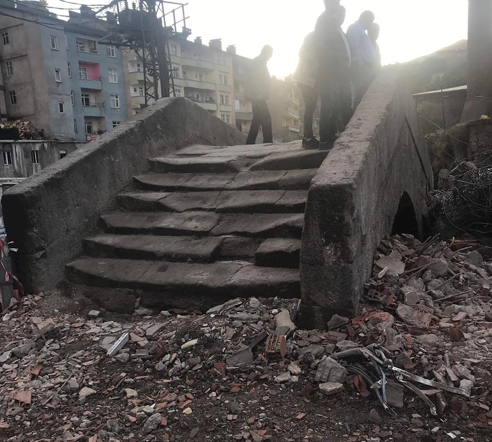 Bitlis’te Hanedan Otelin Yıkılmasıyla Tarihi Eserler Ortaya Çıktı
