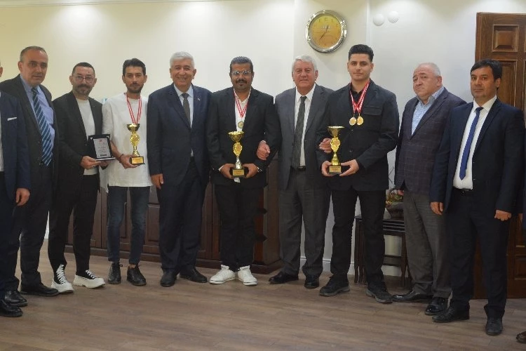 İzmirli berberlerin büyük başarısı