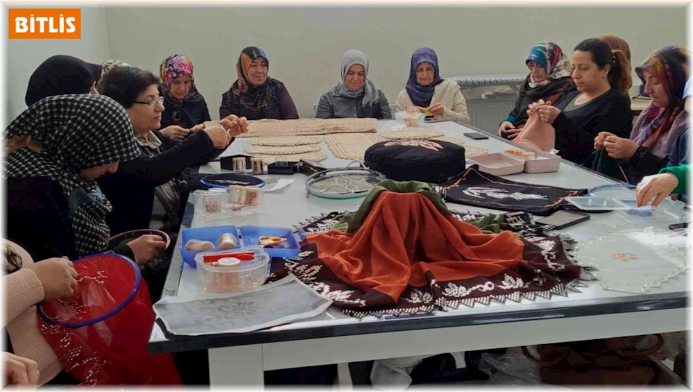 Adilcevazlı kadınlar ADEM kurslarıyla hem sanat hem de meslek öğreniyor