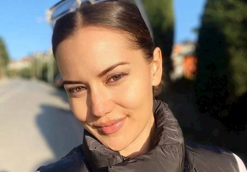 Fahriye Evcen Özçivit Kimdir? Ünlü Oyuncu Fahriye Evcen Özçivit Kimdir? Kaç Yaşında, Nereli?
