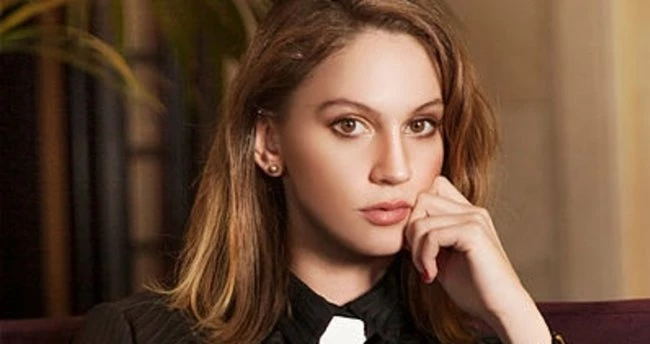 Farah Zeynep Abdullah Kimdir? Ünlü Oyuncu Farah Zeynep Abdullah Kimdir? Kaç Yaşında, Nereli?