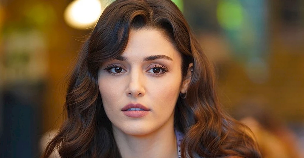 Hande Erçel Kimdir? Ünlü Oyuncu Hande Erçel Kimdir? Kaç Yaşında, Nereli?