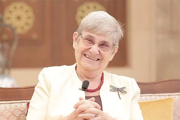 Canan Karatay Yine Tüm Ezberleri Bozdu!