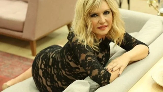 Eski Kısmetse Olur Sunucusu Seda Akgül