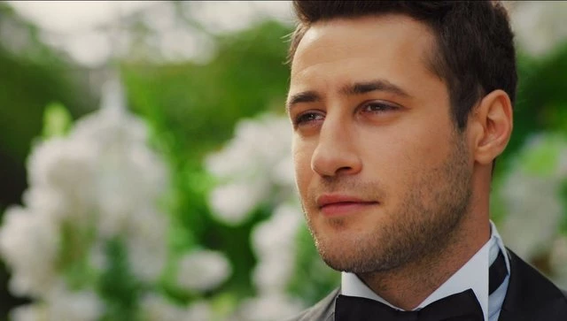 Ozan Dolunay Kimdir? Ünlü Oyuncu Ozan Dolunay Kimdir? Kaç Yaşında, Nereli?