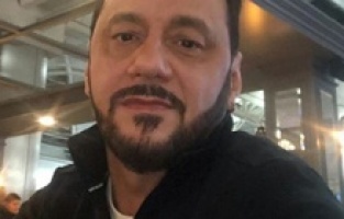 Stelyo Pipis Kimdir? Ünlü Menajer Stelyo Pipis Kimdir? Kaç Yaşında, Nereli?