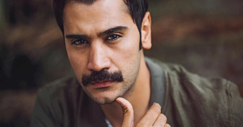 Uğur Güneş Kimdir? Ünlü Oyuncu Uğur Güneş Kimdir? Kaç Yaşında, Nereli?