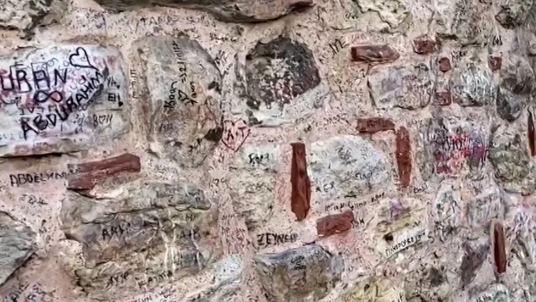 Galata Kulesinde Yapılan Saygısızlığı Turistler Böyle Paylaştı!