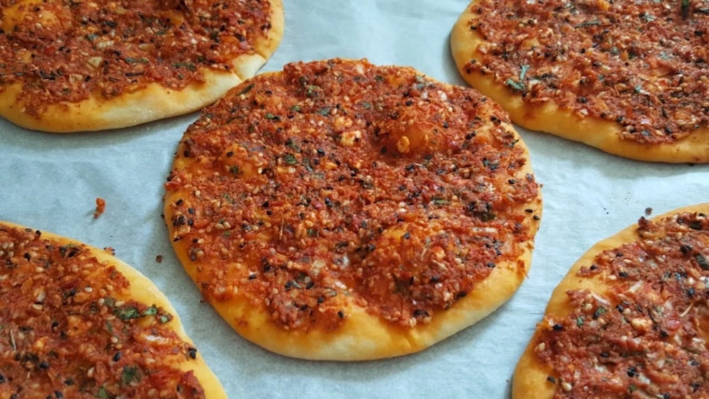 Peynirli ve Biberli Ekmek Tarifi! Peynirli ve Biberli Ekmek Nasıl Yapılır? Peynirli ve Biberli Ekmek Püf Noktaları!