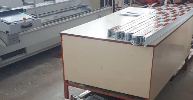 Bitlis’te depremzedeler için mobil tuvalet üretiliyor