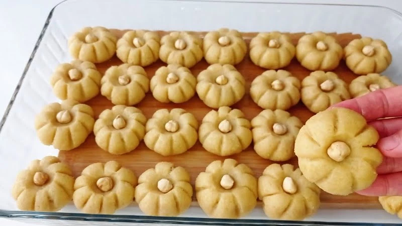 Şerbetli İrmik Tatlısı Nasıl Yapılır? Şerbetli İrmik Tatlısı Tarifi... Şerbetli İrmik Tatlısı Malzemeleri Nelerdir?