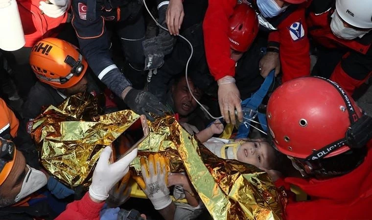 Enkaz Altından Çıkanlar Neden Alüminyüm Folyoya Sarılır?