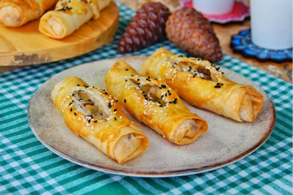Karnıyarık Böreği Nasıl Yapılır? Karnıyarık Böreği Tarifi... Karnıyarık Böreği Malzemeleri Nelerdir?