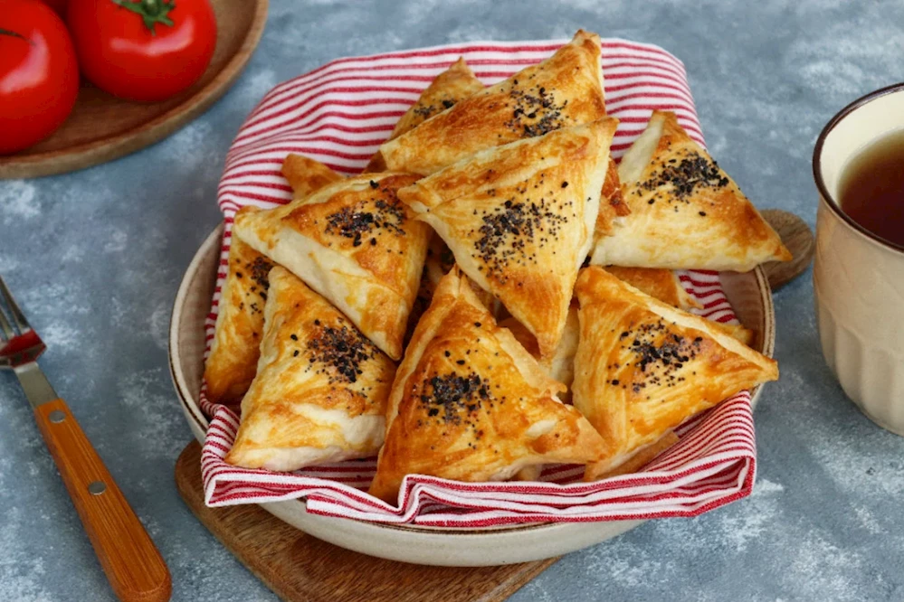 Patatesli Muska Böreği Nasıl Yapılır? Patatesli Muska Böreği Tarifi... Patatesli Muska Böreği Malzemeleri Nelerdir?