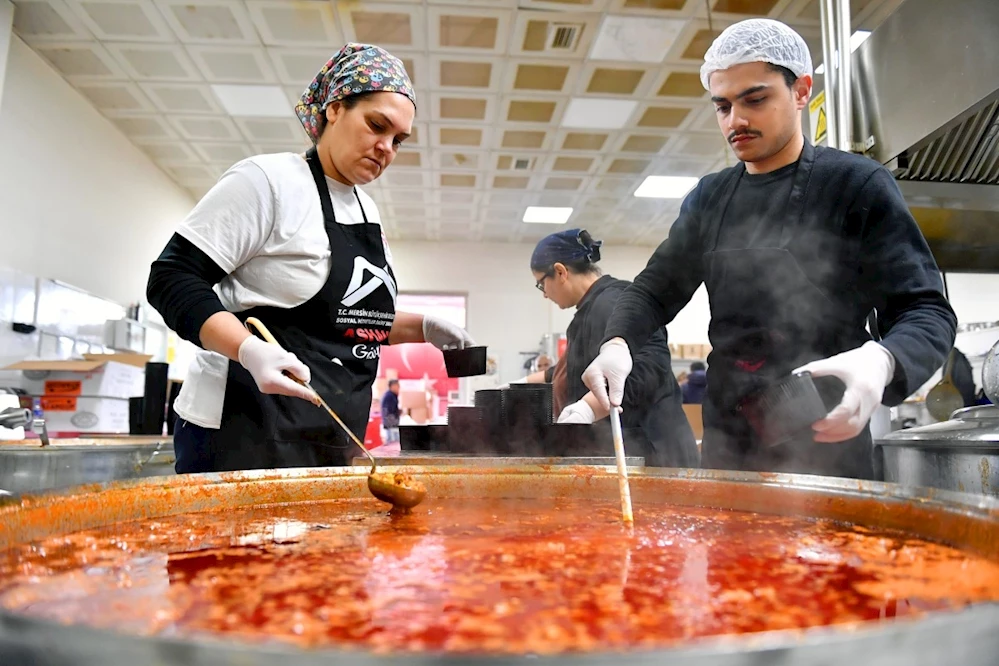 Mersin Büyükşehir’in Tenceresi Depremzedeler İçin Kaynıyor
