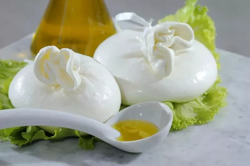 Burrata peyniri Nasıl Yapılır? Burrata peyniri Tarifi... Burrata peyniri Malzemeleri Nelerdir?