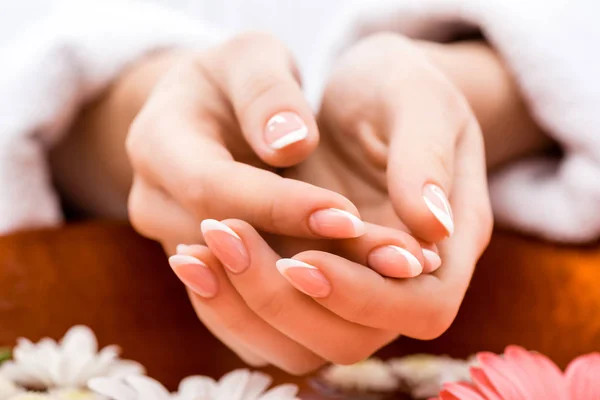 Evde Manikür Nasıl Yapılır? Evde Manikür Yapmanın Püf Noktaları Nelerdir?