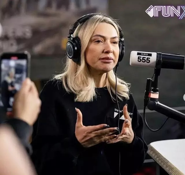 Hadise yardım yayınında zor anlar yaşadı! Konuşmakta zorlandı