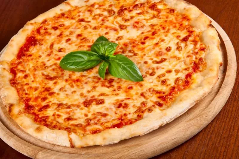 Margarita pizza Nasıl Yapılır? Margarita pizza Tarifi... Margarita pizza Malzemeleri Nelerdir?
