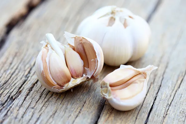 Saça Sarımsak Sürülür mü? Saça Sarımsak Sürmenin Faydaları Nelerdir?