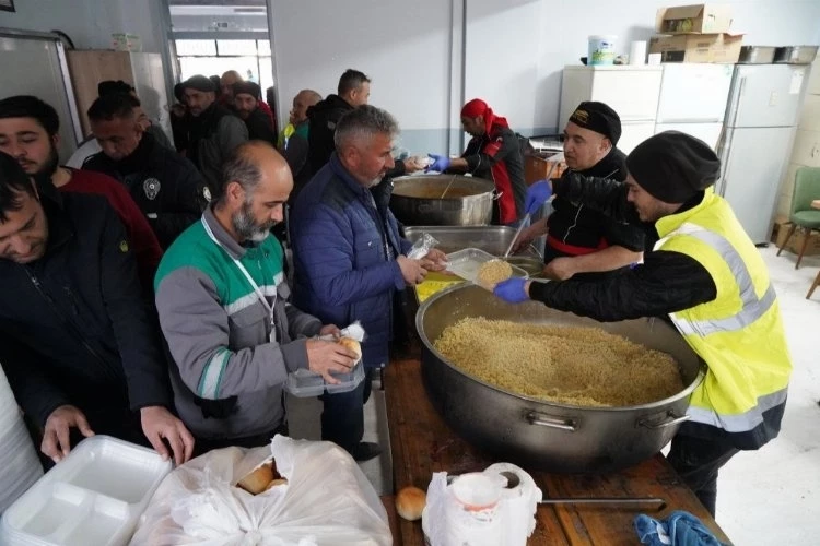 Defne’de,Çayırova yaraları sarıyor
