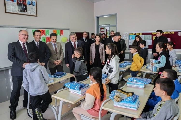 Depremzedelerin okul ihtiyaçlarını belediye karşılayacak