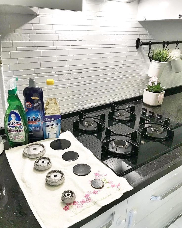 Mutfak Ocakları Nasıl Temizlenir? Ocak Gözleri için Doğal Leke Çıkarıcı