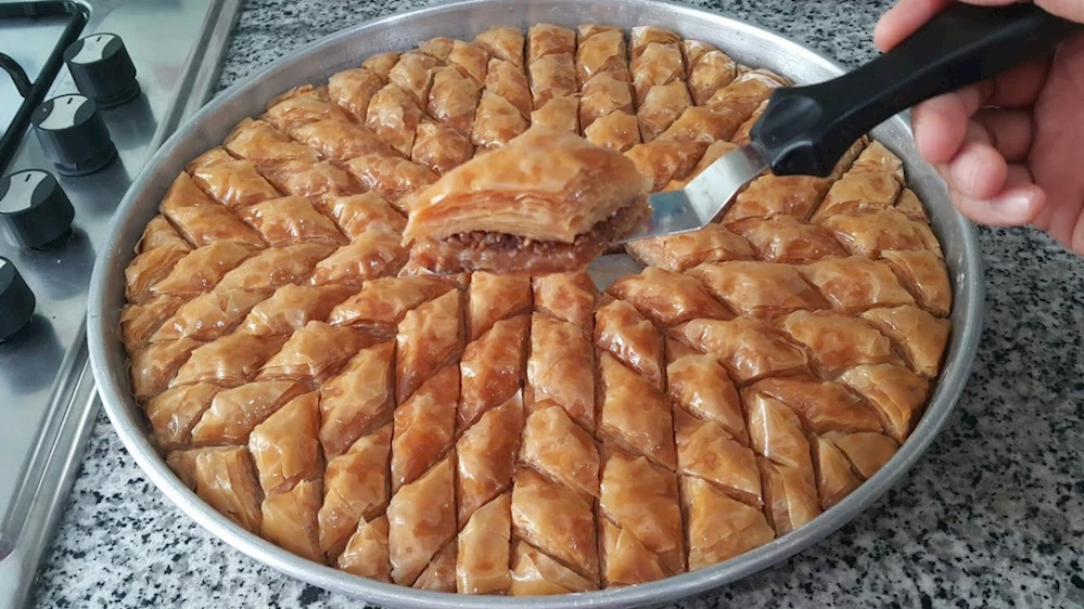 Leblebili Baklava Nasıl Yapılır? Leblebili Baklava Tarifi... Leblebili Baklava Malzemeleri Nelerdir?