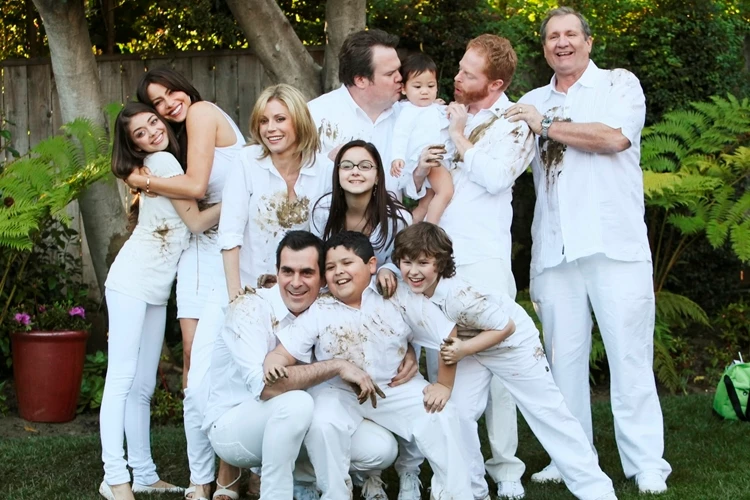 Dizibox Full HD Modern Family 1. sezon 18. bölüm Türkçe altyazı full HD izle!