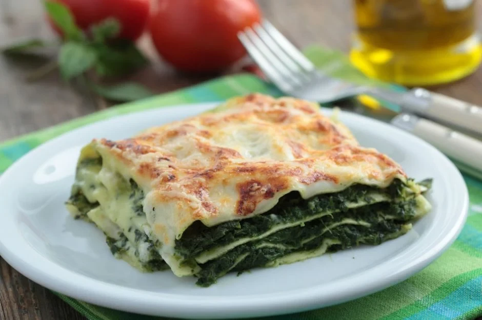 Ispanaklı Lazanya Nasıl Yapılır? Ispanaklı Lazanya Tarifi... Ispanaklı Lazanya Malzemeleri Nelerdir?