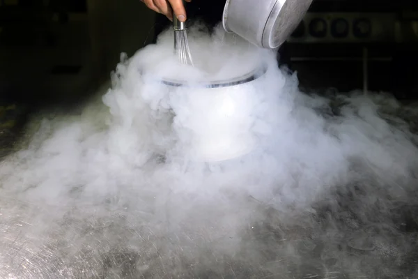 Sıvı nitrojen nedir? Sıvı Nitrojen Nerelerde Kullanılır?