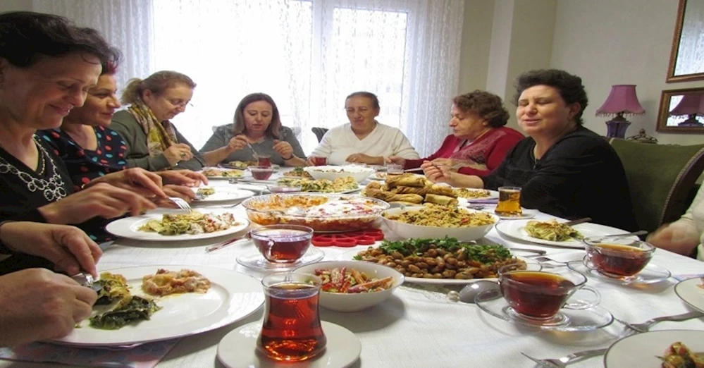 Rüyada misafirliğe gittiğini görmek ne anlama gelir, neye işarettir? Rüyada misafirliğe gittiğini görmenin anlamı nedir?