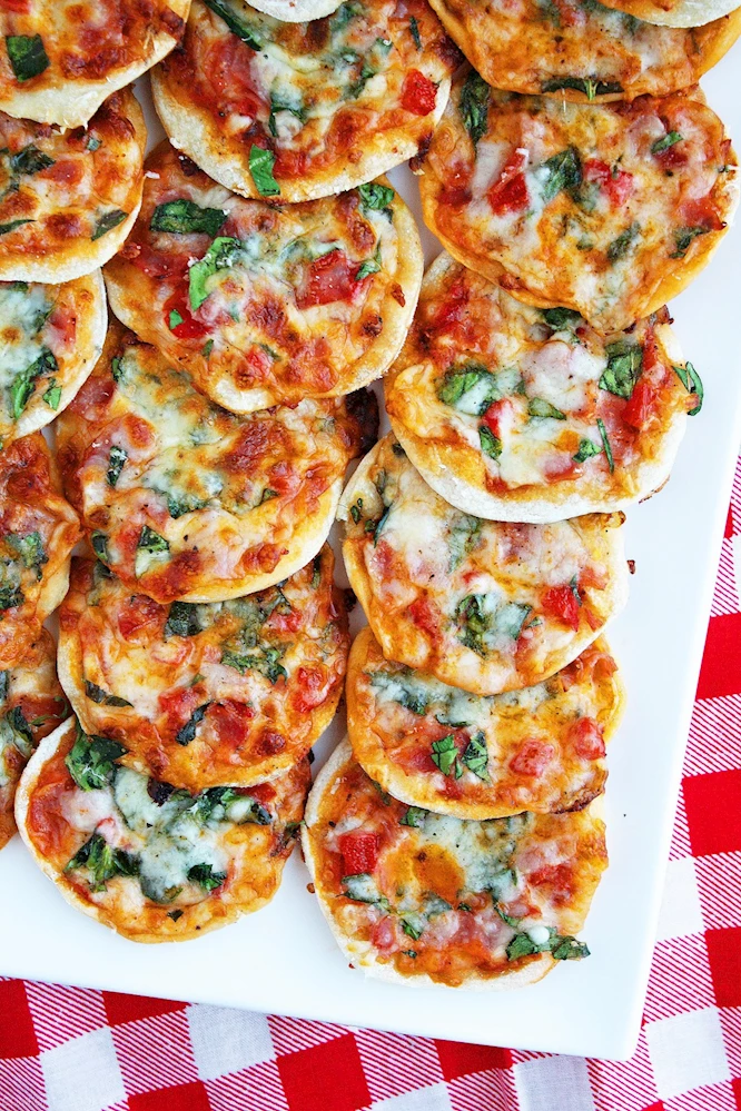 Mini pizza tarifi! Mini pizza nasıl yapılır? Mini pizza için gerekli malzemeler neler?