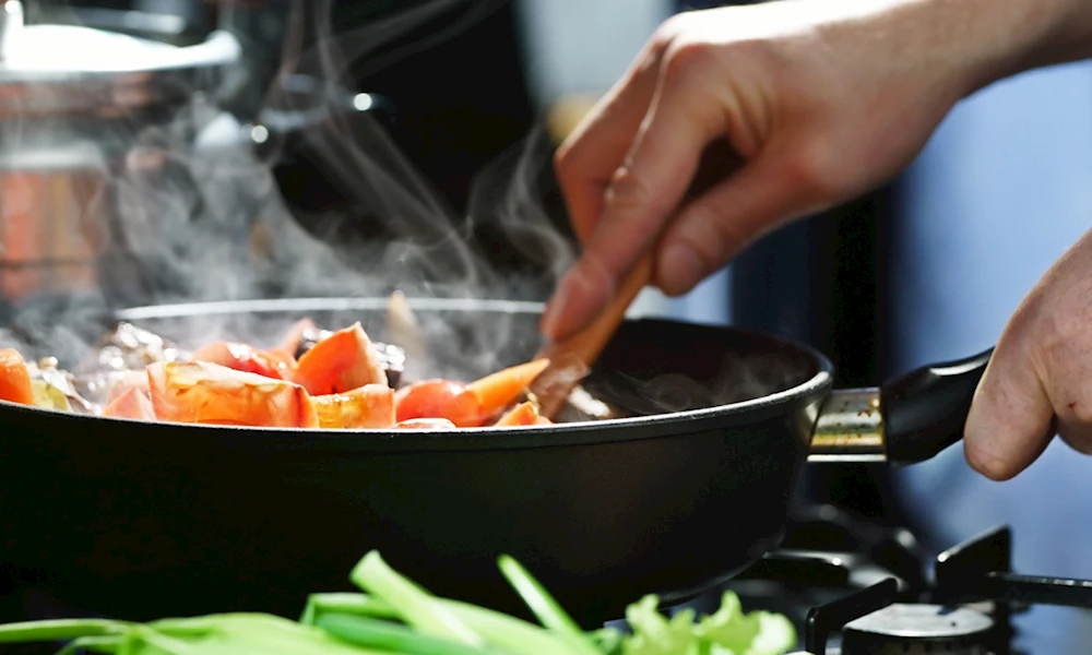 Rüyada yemek pişirdiğini görmek ne anlama gelir, neye işarettir? Rüyada yemek pişirdiğini görmenin anlamı nedir?