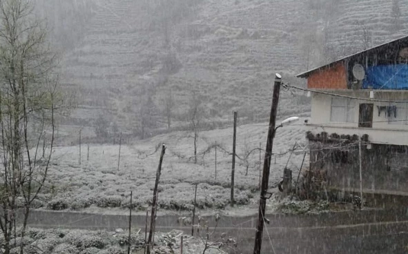 Rize’ye de kar geldi