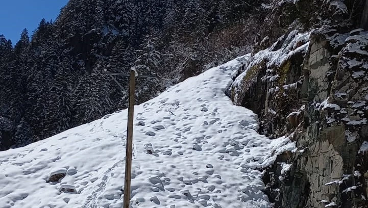 Çamlıhemşin’e bağlı 6 köy,5 yayla yolu Çığdan dolayı kapalı
