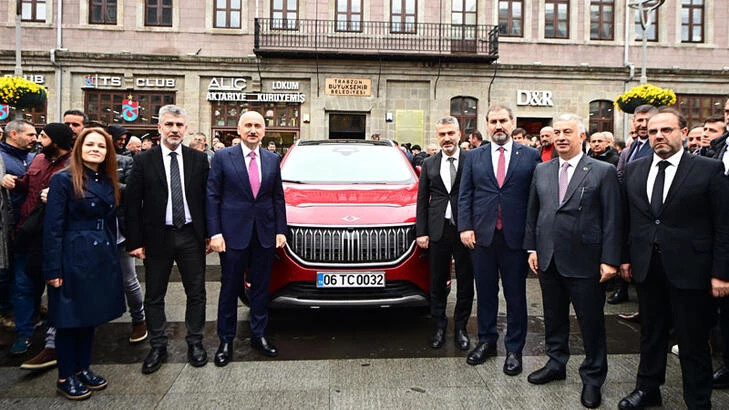Bakan Karaismailoğlu, Togg ile Trabzon sokaklarında