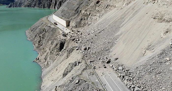 Heyelan sonucu kapanan Artvin-Erzurum kara yolu zemin etüt çalışması sonrası açılacak