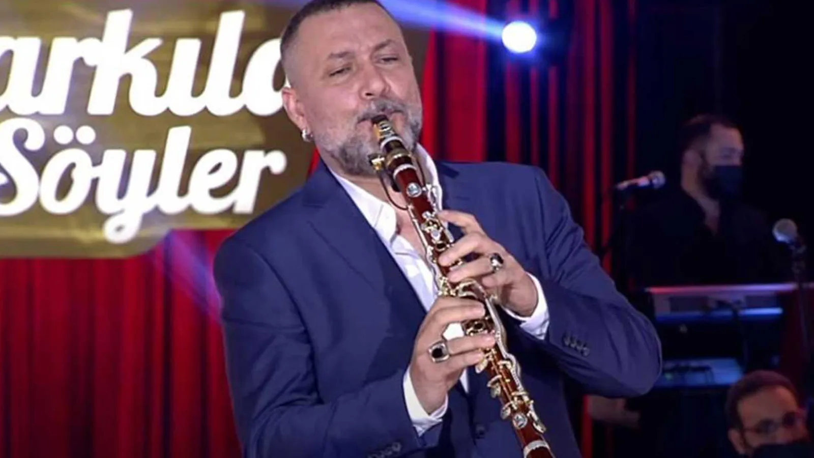  Hüsnü Şenlendirici 