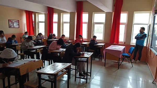 111 BİN ORTAOKULLU GENÇ AYNI ANDA SINAVA GİRDİ! 
